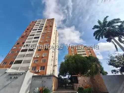 Apartamento Al Este De Barquisimeto: 83m² Para Remodelar, 3 Habitaciones, Vestier Y Puesto Techado @eloisabermudez.rah