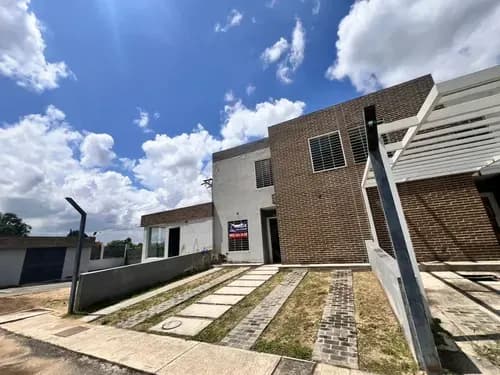 Venta De Townhouse A Estrenar En La Cumaca San Diego Res. Las Riadas (kl)