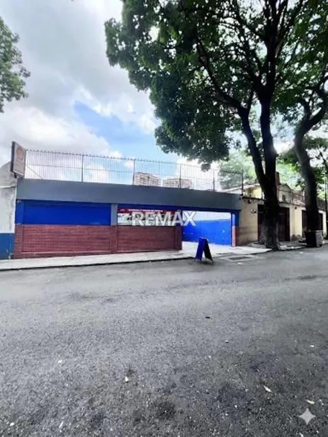 LOCAL COMERCIAL EN ALQUILER - URB. EL BOSQUE