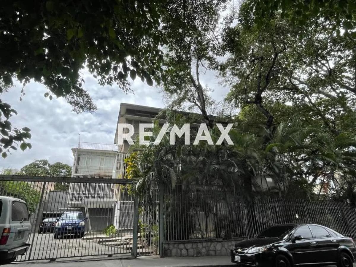 EDIFICIO EN VENTA - URB. EL BOSQUE
