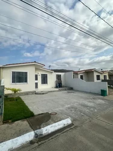 Casa En Venta En La Urbanizacion La Ensenada