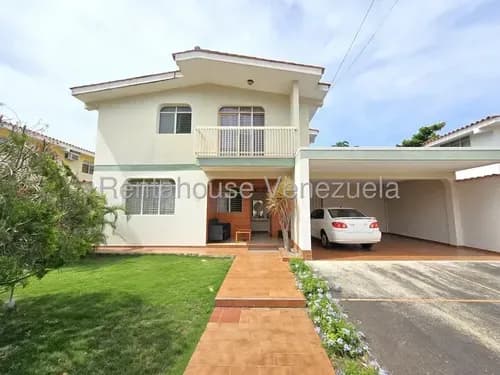 Vendo Casa Quinta En La Urbanizacion Barici En El Este De Barquisimeto, Con Amplias Areas Verdes, Tanque Subterraneo Y En Una De Las Mejores Zonas De La Ciudad. Vende Héctor Malavé