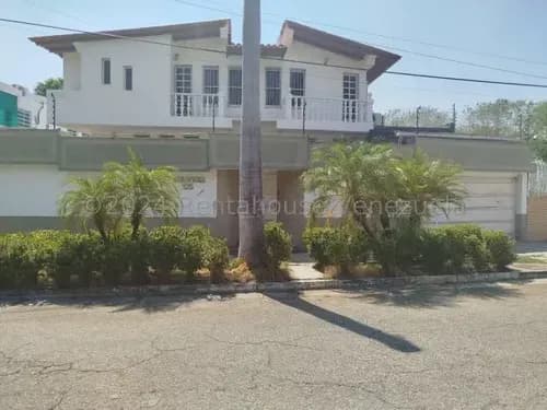 Hermosa Quinta Remodelada En Venta. Urb. Paso Real.