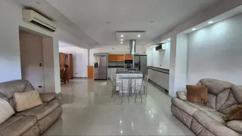 Townhouse En Venta Conjunto Privado Los Aleros. 170 Mts2. Con Vigilancia Privada Las 24 Horas, Pozo De Agua, Planta Eléctrica 100%. Urb. Guataparo.