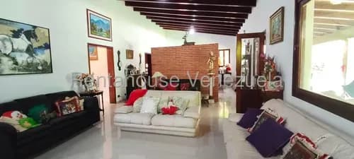 Casa En Venta En Colinas Del Tamanaco, Caracas 26-9892 Yf