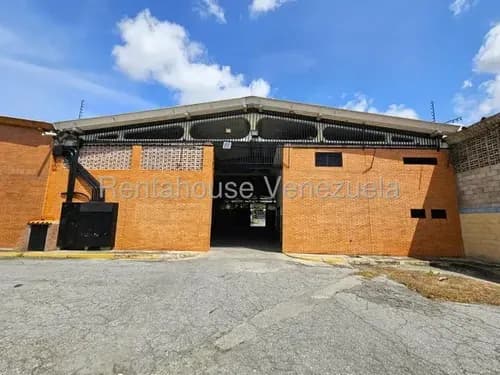 Karen Burgos Vende Excelente Galpón En Zona Industrial 2 Barquisimeto, Cód. 26-6048, Fácil Acceso Al Transporte Publico, Bellas Áreas Administrativas, Luz Trifásica.