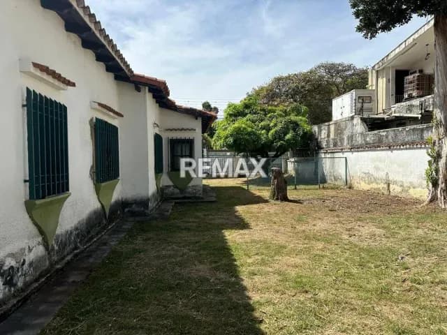 ALQUILER DE CASA UBICADA EN ZONA COMERCIAL DE LA URB. EL VIÑEDO. (6,4,15)