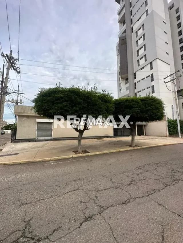 Casa comercial en venta ubicada en esquina, sector tierra negra
