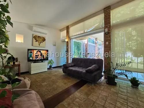 Ip Vendo Casa En Las Marías Con Terraza, Bellos Jardines Y Cerco Eléctrico 26-9820 Yf