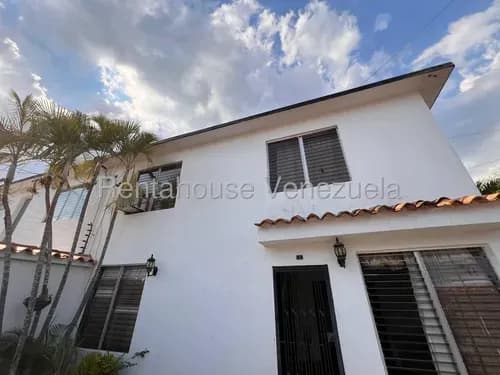 Venta Casa De Dos Niveles Con Ubicación Estratégica En La Urbanización El Obelisco Barquisimeto,lara Rc