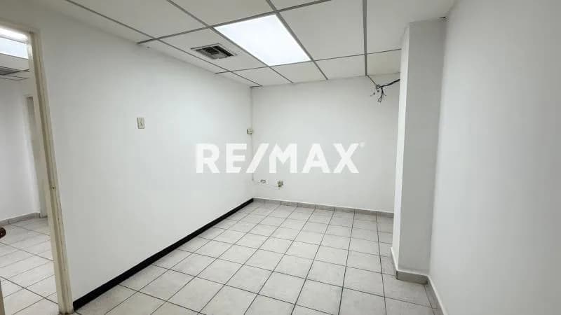 ALQUILER OFICINA TORRE YACAMBU 50 m2