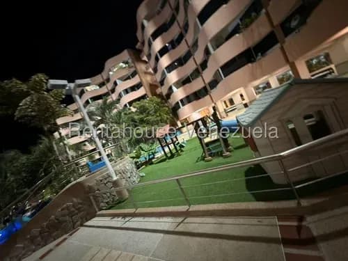(cliente Directo) Venta 26-21281 Exclusivo Apartamento De 68 Metros Remodelado En Higuerote Con Muelle Propio, 2 Habitaciones, 2 Baños, Balcón, Áreas Sociales Y 2 Maleteros.