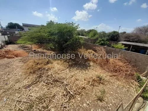 Amplio Terreno En Venta En Sector San Bosco, Cerca De La Av. Los Medanos # 26-19441