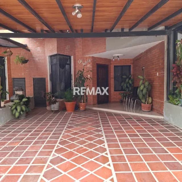 EN VENTA HERMOSA CASA URBANIZACIÓN SANTÍSIMA TRINIDAD EN PUEBLO NUEVO