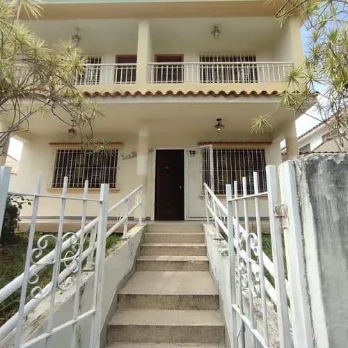 Casa Quinta En Venta En Urb, Trigal Norte D03-04