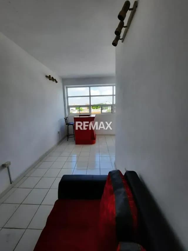 Oficina Comercial en Alquiler, Urbanización Santa Irene.