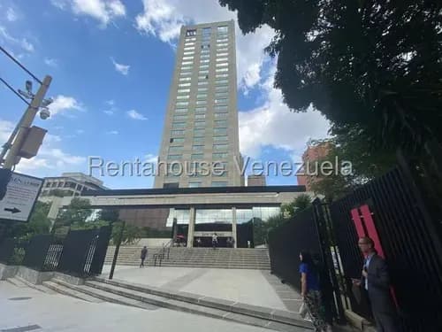 Prados Del Este !! Alquiler Bella Y Cómoda Oficina Amoblada En Lujosa Torre Humboldt, 54 M2, 1 Pe, 1 Baño Interno, 2 Despachos Privados, 3 Espacios De Trabajo Abiertos, Internet Y A/a Central.