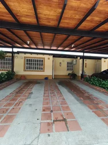 En Venta Hermosa Casa En Urb. La Querencia - Valle De Oro, San Diego Se Acepta Financiamiento Corto 170 Mts2 Hermoso Patio Con Salida A La Piscina (mm)