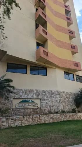 Apartamento En Alquiler Res. Kilimanjaro Urb. Mañongo 83m2 1 Habitación Principal Con Baño 2 Habitaciones Auxiliares 1 Baño Moderna Cocina Equipada Queda Totalmente Amoblado Lavadora Y Sec