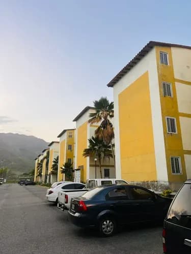 Apartamento En El Conj Res Sendero De San Diego/carabobo Piso 1 Todas Las Ventanas Panorámicas) 65 Mts2 Distribución 3 Habitaciones Con Closet ( Con Aire Acondicionado) 2 Baños 1 Puesto De Estacio