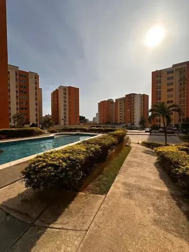 Apartamento Doral Country Urb El Rincón, Naguanagua Amoblado 60 Mts Comedor Cocina Empotrada Totalmente Equipada Con Tope De Granito Y Mesón Desayunador (mm)
