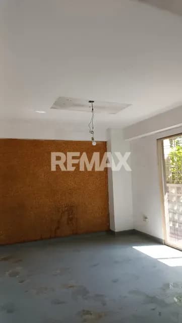 En venta dos apartamentos integrados que suman 233 metros de superficie, para remodelar ubicados en plena Avenida Libertador