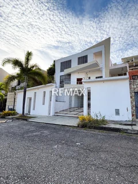 En Venta Hermosa Casa en Urbanización Prebo III, Valencia, Carabobo