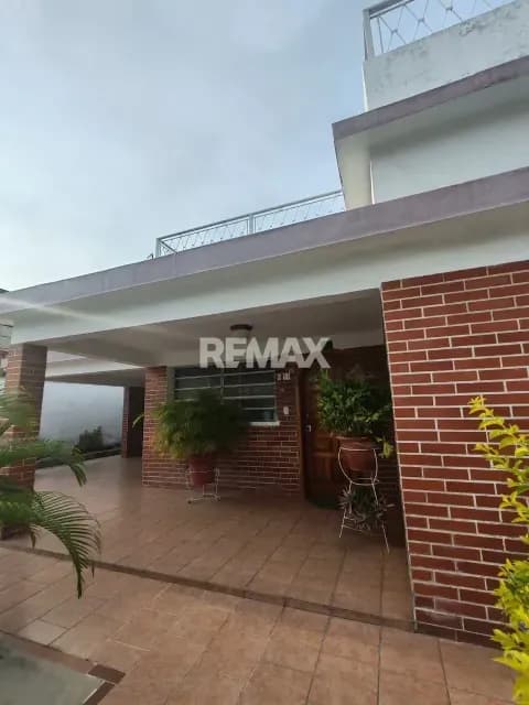 En Venta Amplia Casa en la Cooperativa