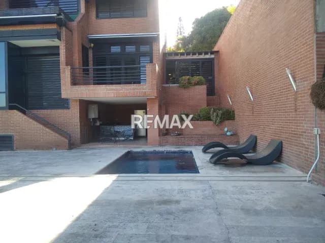 Venta Amplia casa amoblada 447m2 5h6b4p. Vizcaya. Mun Baruta