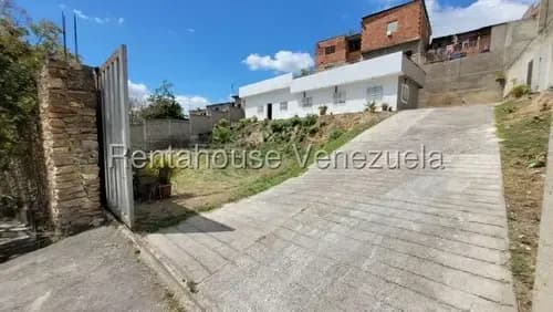 Bray Montoya Vende Espectacular Casa En Una Loma De Santa Rosa. Barquisimeto, Ideal Para Posada, Hotel. 2#6#1#2#7#9#4.