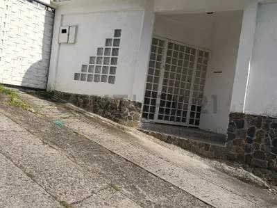 En Venta Exclusiva Casa En la Macarena Sur de 2 Niveles
