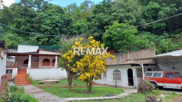 CASA EN VENTA EN LAS MAYAS