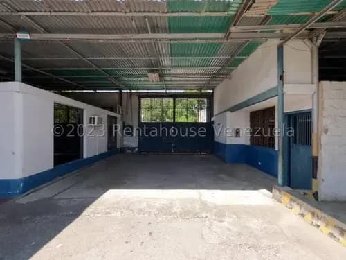 %% Raiza Suarez Vende Espectacular Galpón En Zona Oeste De Barquisimeto 2 4 9 3 7 0 Ideal Para Desarrollar Cualquier Tipo De Empresa Con Mas De 2000m2 Luz Trifásica Oficinas Amobladas Visítalo