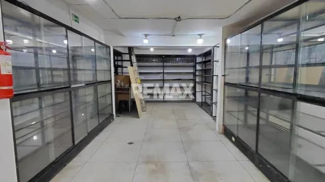 Local comercial en alquiler en el centro cerca del Mercado de Quinta Crespo