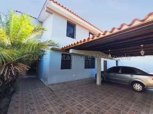Jesus Teran Vende Hermosa, Moderna, Confortable Casa Duplex Amoblada Con Piscina, Parrillera Ubicada En Urb Barici Al Este De Bqto. 25-2819