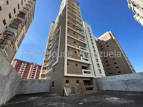 Jip 26-22131. Rent-a-house Vende Espectacular Apartamento De 397 Mt2, Para Acondicionar A Su Gusto, 3 Habitaciones, 4 Salas De Baños Y Terraza Al Aire Libre De 260 Mts2. Urb. Base Aragua, Maracay