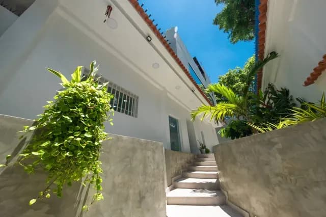 EDIFICIO MODERNO COMERCIAL COLINAS DE BELLO MONTE 1290 MT2 EN VENTA- ALQUILER