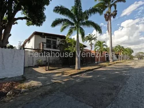 Iris Marín Vende Hermosa Casa Duplex Sobre Terreno De 850 Mts Ubicada En La Urb Santa Elena Al Este De Barquisimeto Conjunto Cerrado