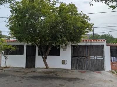 OPORTUNIDAD! 3 PROPIEDADES POR UN SOLO PRECIO EN LOS ROBLES, MANEIRO