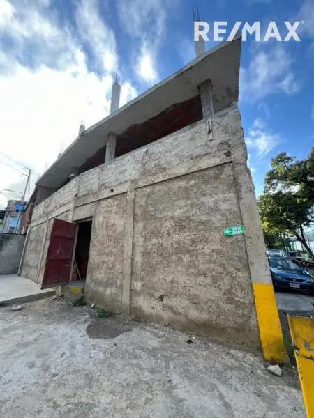 Edificio en construcción en El Trébol