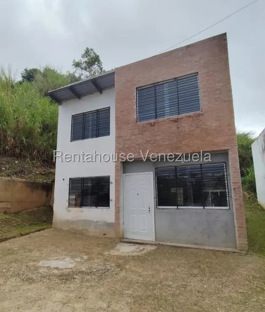 Townhouse (Duplex) en Venta en Llano Alto, Miranda