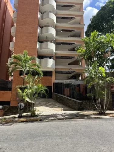 Lisbeth Mantilla Alquila Apartamento En Res. Martina Suites, La Valencia.