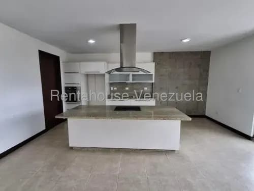 En Venta Hermoso Apartamento De 145m2: Ubicado En Exclusivo Condominio Con Piscina Ubicado Al Este De Barquisimeto: 26-19347: M&n