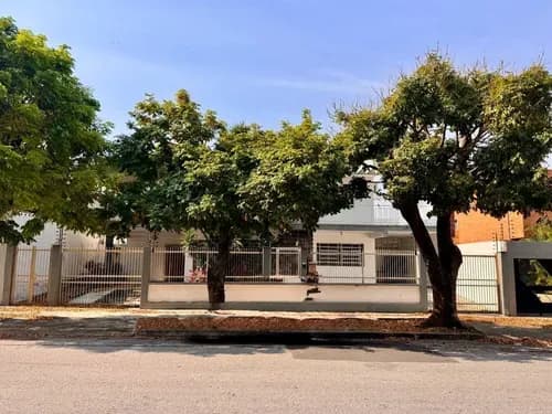 Casa En El Trigal Zona Comercial Acceso A La Autopista Calle Pocaterra Excelente Espacio 8 Habitaciones