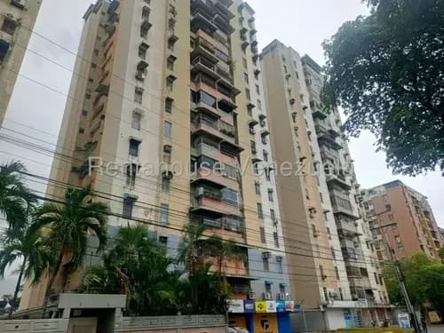 Jip 26-22132. Rent-a-house Vende Apartamento De 92 Mts2, 3 Hab, 2 Baños, 1 P/e Cubierto, Salón De Fiesta, Áreas Verdes. Urb. El Centro Maracay.