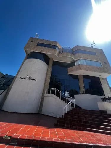 *alquiler O Venta De Amplia Oficina* C. E. Talislandia 80m2 Urbanización El Viñedo Amplia Oficina Con 2 Cubículos Independientes Amplio Salón 2 Baños Aire Acondicionado De 5 Toneladas 2 Puestos