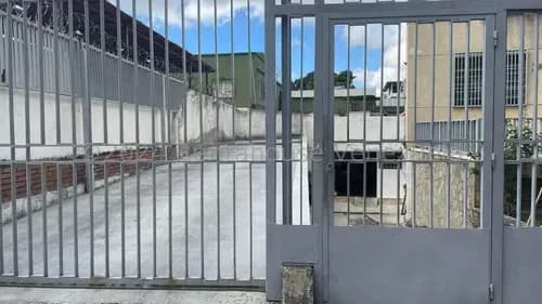 Ch. Local En Venta En Los Chaguaramos, Mls #26-13524