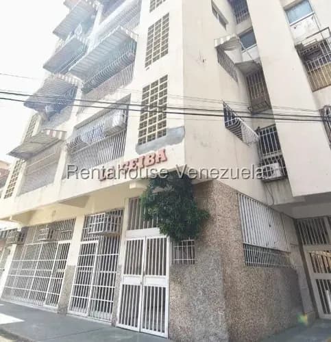 !apartamento En Venta En Zona Centro De Maracay Piso Medio 26-12142 Mmarin