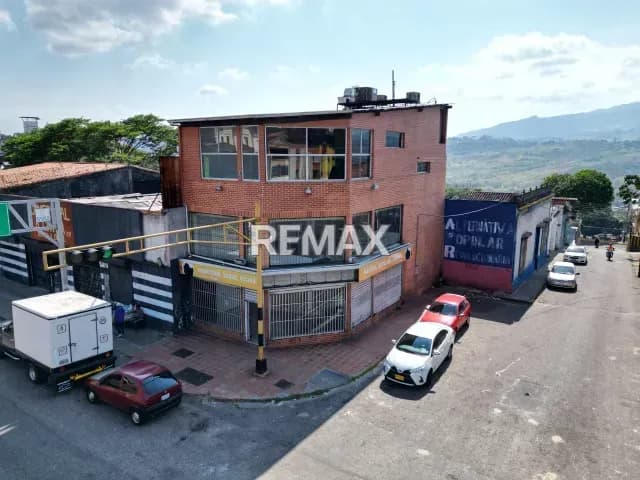 SE ALQUILA EDIFICIO COMERCIAL