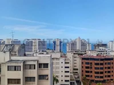 Apto. en Venta, Tanaguarenas, La Guaira con Piscina a pasos de Playa Escondida.